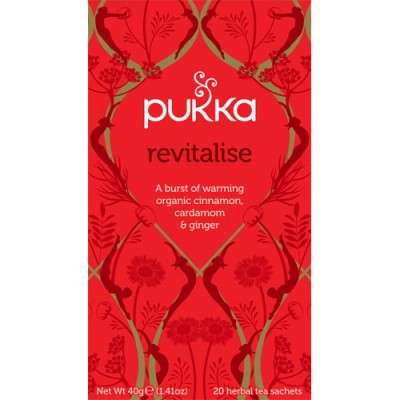 En æske med 20 breve Økologisk te med Revitalize fra Pukka 
